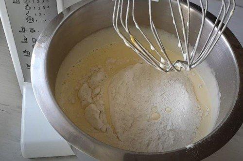 Mokrý piškótový koláč s kefírom - recept krok za krokom Mokrý piškótový koláč s kefírom - recept krok za krokom