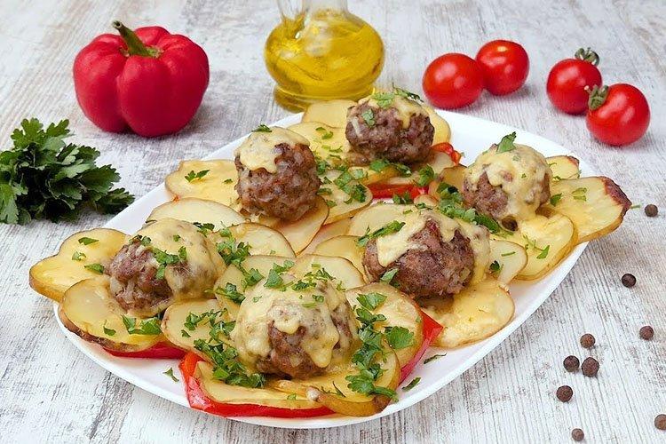 Zemiaky s mletým mäsom v rukáve - Čo variť z receptov na mleté mäso a zemiaky Zemiaky s mletým mäsom v rukáve - Čo variť z receptov na mleté mäso a zemiaky