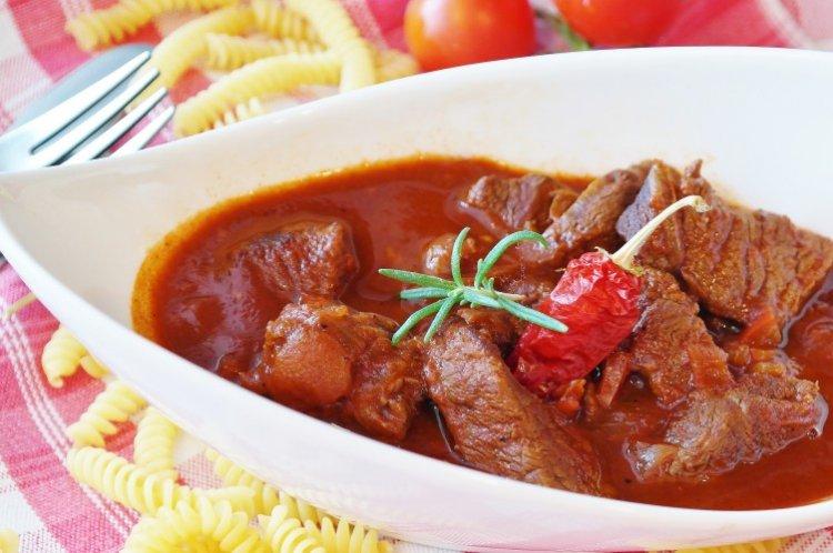 Hovädzie mäso v paradajkovom kari - čo uvariť recepty z hovädzieho mäsa Hovädzie mäso v paradajkovom kari - čo uvariť recepty z hovädzieho mäsa