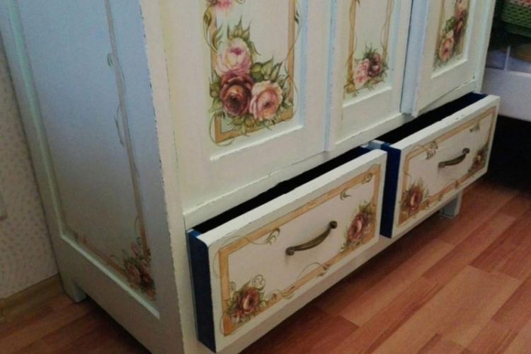 Decoupage - DIY dekor starého kabinetu Decoupage - DIY dekor starého kabinetu