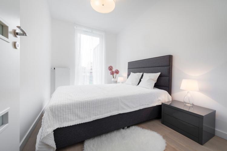Spálňa 10 m² v štýle minimalizmu - interiérový dizajn Spálňa 10 m² v štýle minimalizmu - interiérový dizajn