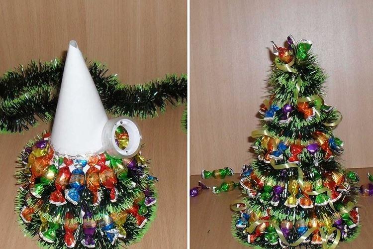 DIY vianočný stromček vyrobený zo sladkostí a dažďa DIY vianočný stromček vyrobený zo sladkostí a dažďa