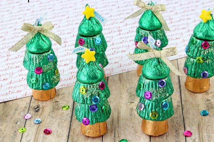 DIY vianočný stromček vyrobený zo sladkostí - fotografie a nápady DIY vianočný stromček vyrobený zo sladkostí - fotografie a nápady