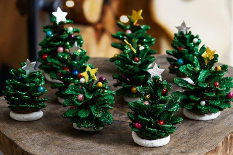 DIY vianočný stromček zo šišiek - fotky a nápady DIY vianočný stromček zo šišiek - fotky a nápady