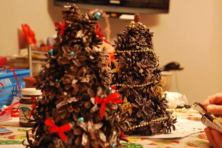 DIY vianočný stromček zo šišiek - fotky a nápady DIY vianočný stromček zo šišiek - fotky a nápady
