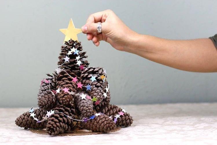 DIY vianočný stromček zo šišiek - fotky a nápady DIY vianočný stromček zo šišiek - fotky a nápady