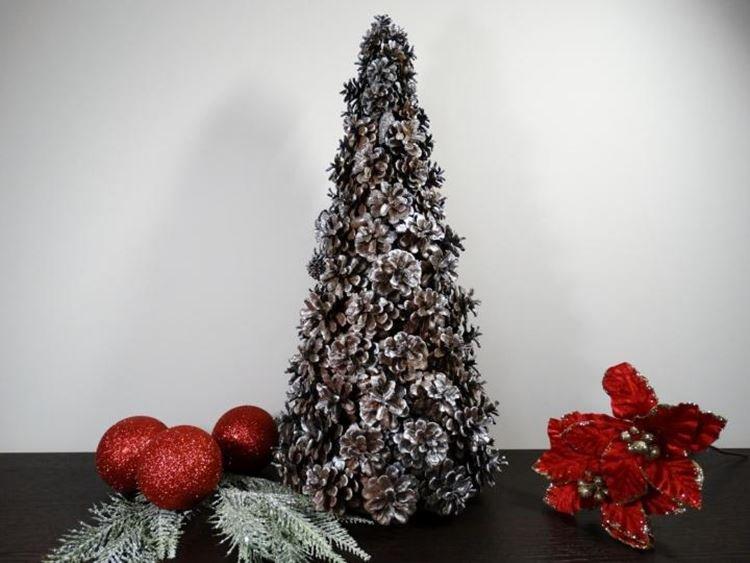 DIY vianočný stromček zo šišiek - fotky a nápady DIY vianočný stromček zo šišiek - fotky a nápady