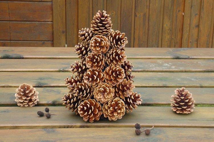 DIY vianočný stromček zo šišiek - fotky a nápady DIY vianočný stromček zo šišiek - fotky a nápady
