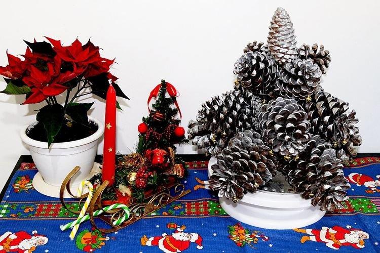 DIY vianočný stromček zo šišiek - fotky a nápady DIY vianočný stromček zo šišiek - fotky a nápady