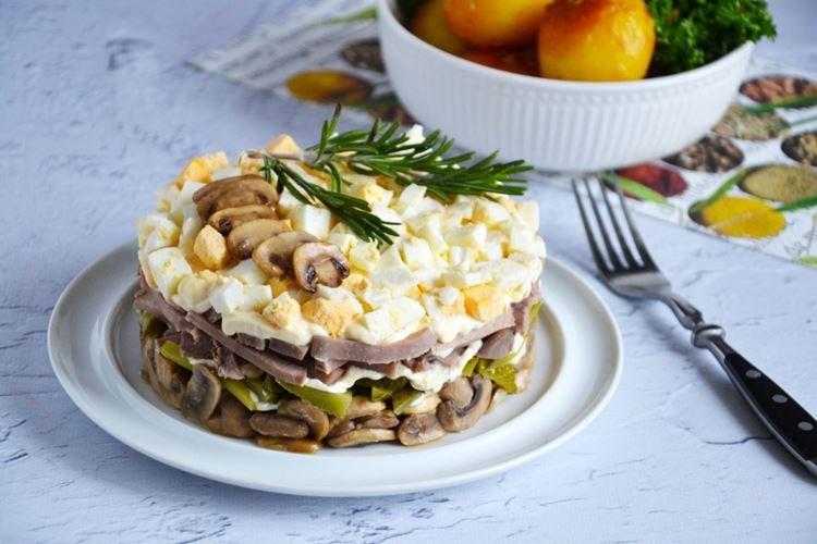 20 jednoduchých a chutných šalátov z hovädzieho jazyka 20 jednoduchých a chutných šalátov z hovädzieho jazyka