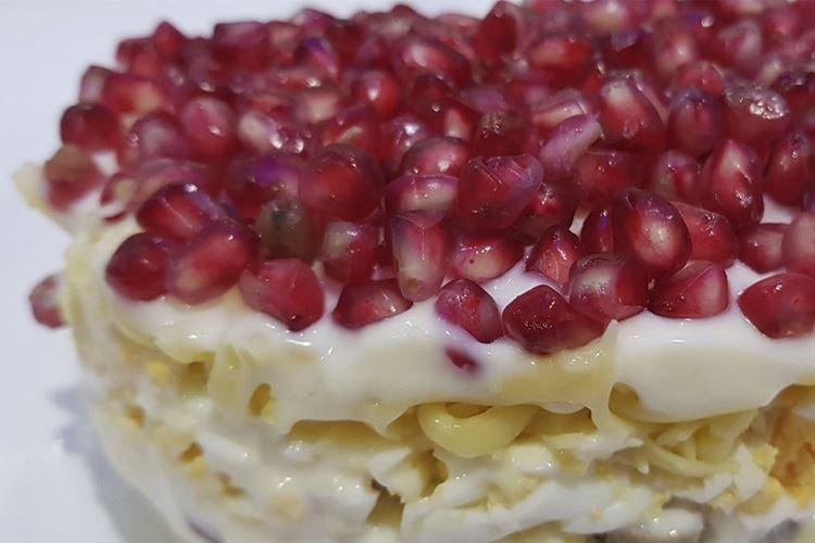 Hovädzí jazyk a šalát z granátového jablka Hovädzí jazyk a šalát z granátového jablka