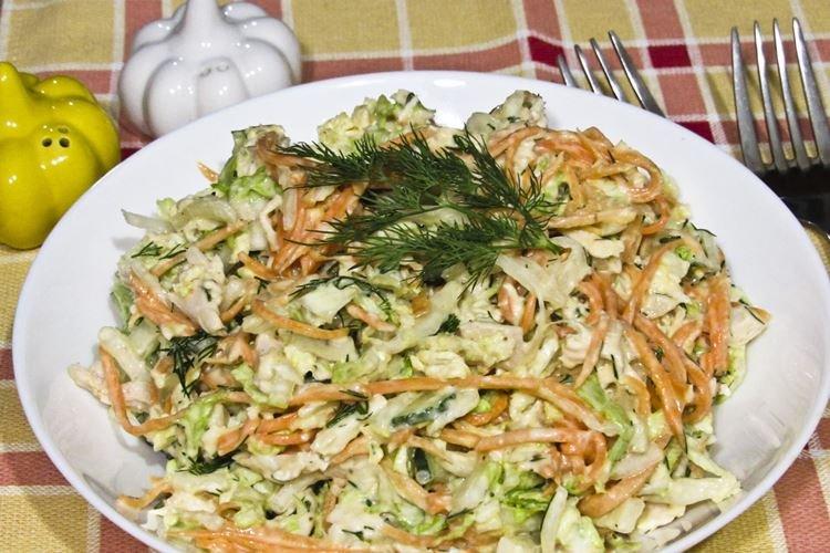 Šalát s rybou z konzervy a čínskou kapustou Šalát s rybou z konzervy a čínskou kapustou