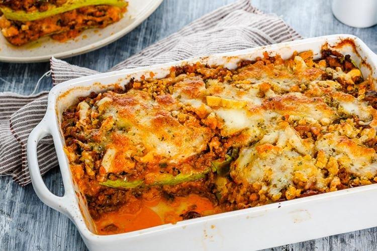 Kastról s mletým mäsom, cuketou a mozzarellou Kastról s mletým mäsom, cuketou a mozzarellou