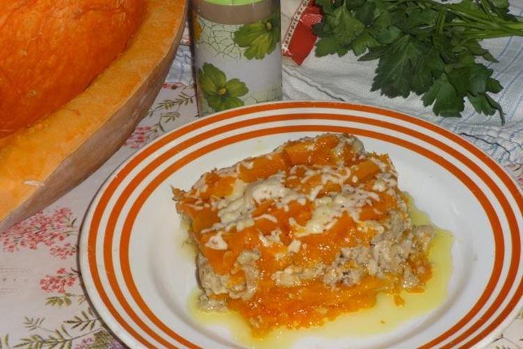 Kastról s mletým morčacím mäsom a tekvicou Kastról s mletým morčacím mäsom a tekvicou