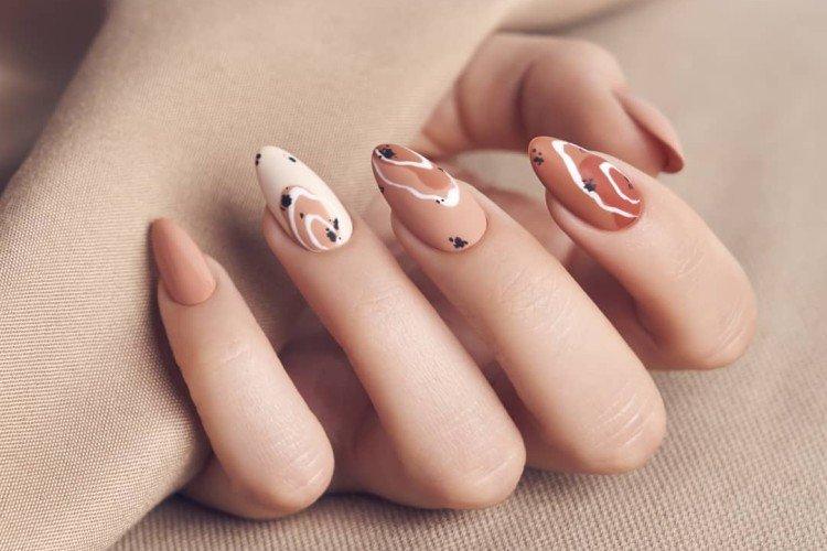 Beige manicure 2021: fashion ideas and trends (photo)