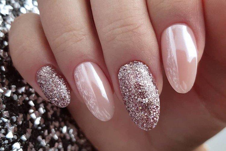 Glitterová manikúra - fotografie a nápady Glitterová manikúra - fotografie a nápady