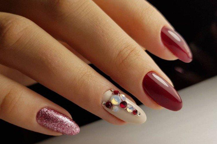 Glitterová manikúra - fotografie a nápady Glitterová manikúra - fotografie a nápady