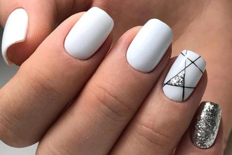 Glitterová a vzorová manikúra Glitterová a vzorová manikúra