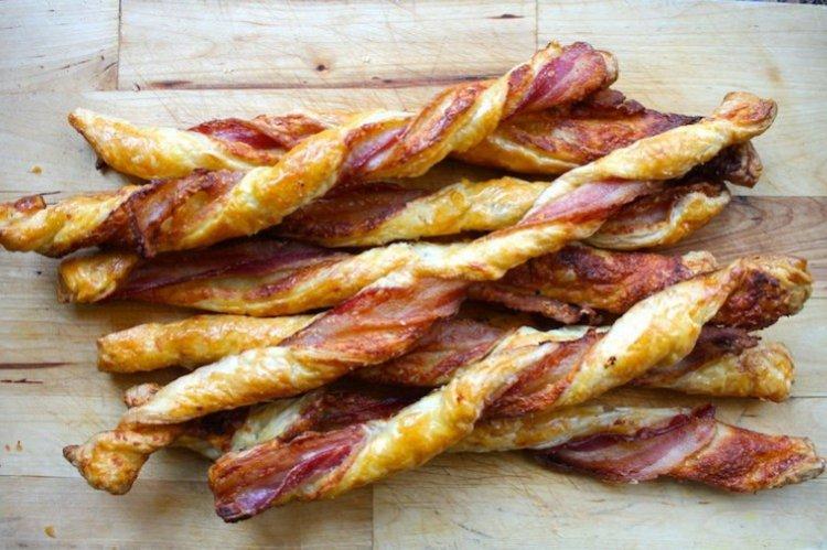 Špirály zo slaniny z lístkového cesta Špirály zo slaniny z lístkového cesta