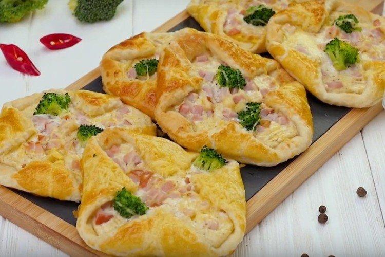 Obálky z lístkového cesta so šunkou a vajíčkami Obálky z lístkového cesta so šunkou a vajíčkami