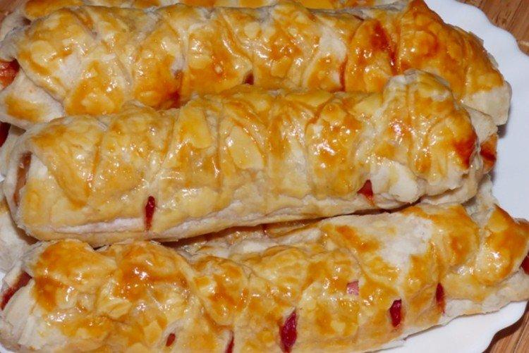 Hot dogy z lístkového cesta Hot dogy z lístkového cesta