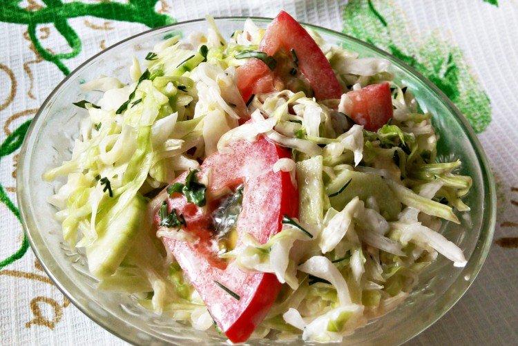 Paradajkový, uhorkový a daikon šalát Paradajkový, uhorkový a daikon šalát
