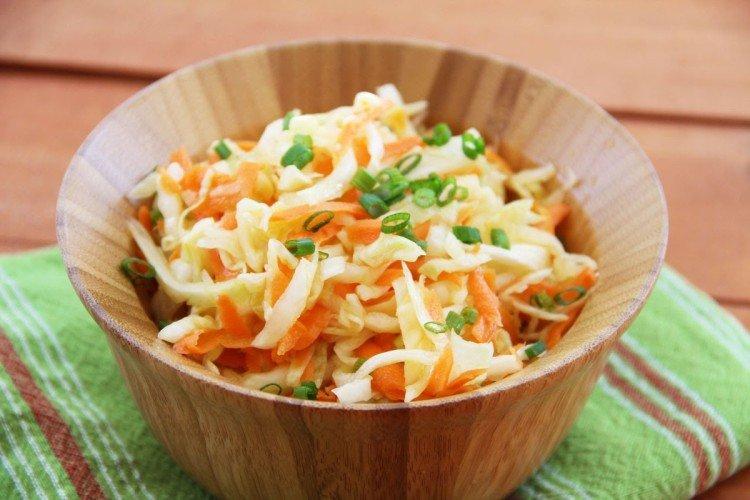 Salad with cabbage, carrots and orange dressing Salad with cabbage, carrots and orange dressing