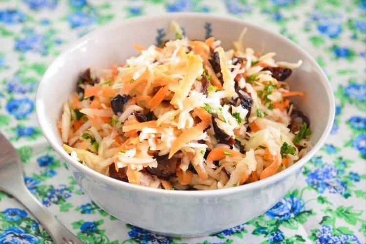 Fresh cabbage, carrot and prune salad Fresh cabbage, carrot and prune salad