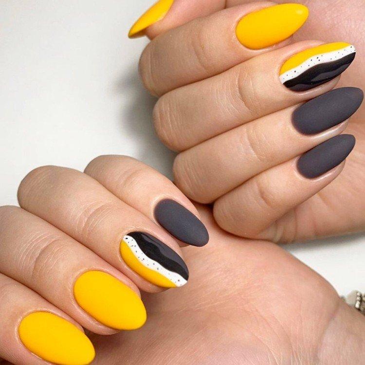 Contrast manicure Contrast manicure