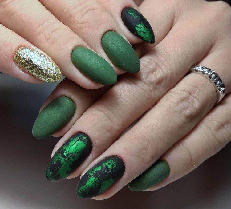 Green manicure Green manicure