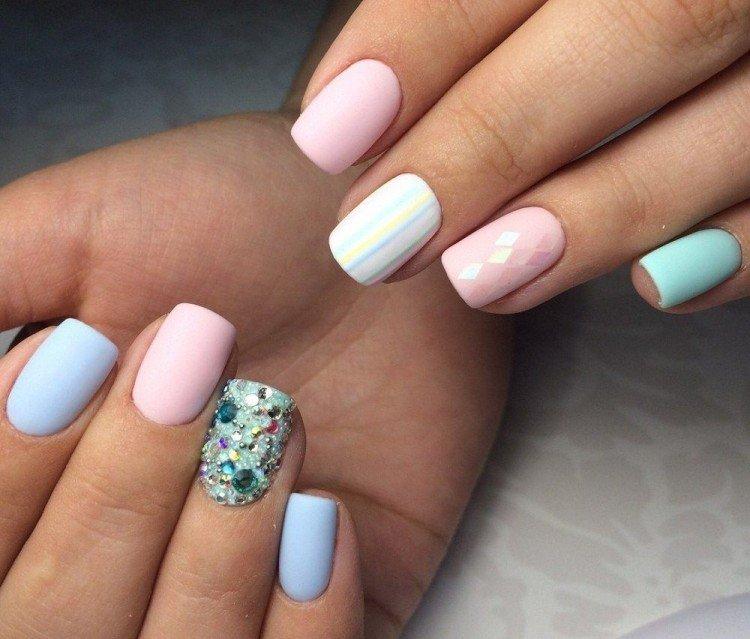 Manicure in pastel shades Manicure in pastel shades