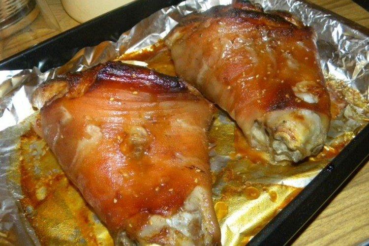 Pečené bravčové koleno vo fólii Pečené bravčové koleno vo fólii