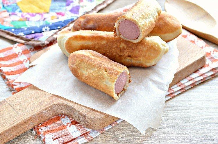 Klobásy v cestíčku na panvici Klobásy v cestíčku na panvici