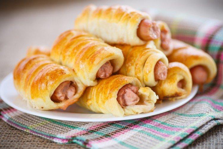 Klobásy v lístkovom cestíčku Klobásy v lístkovom cestíčku