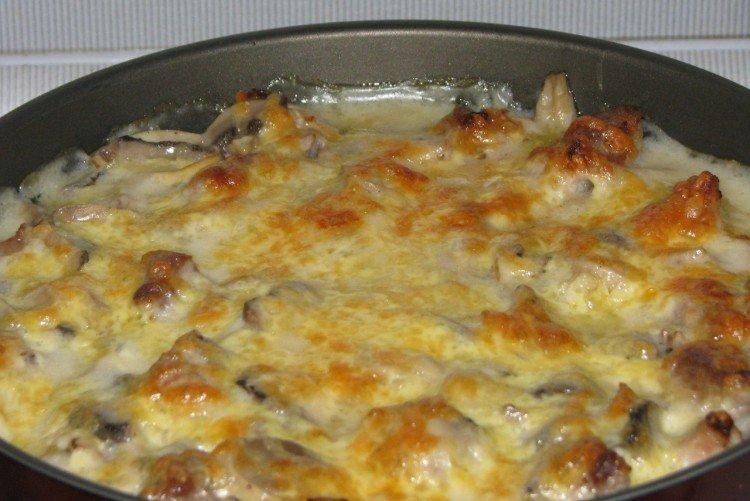 Bravčové mäso so zemiakmi v kyslej smotane Bravčové mäso so zemiakmi v kyslej smotane