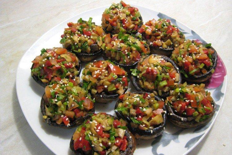 Šampiňóny plnené baklažánom Šampiňóny plnené baklažánom