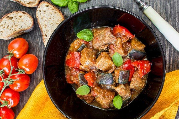 Turecko s baklažánom Turecko s baklažánom