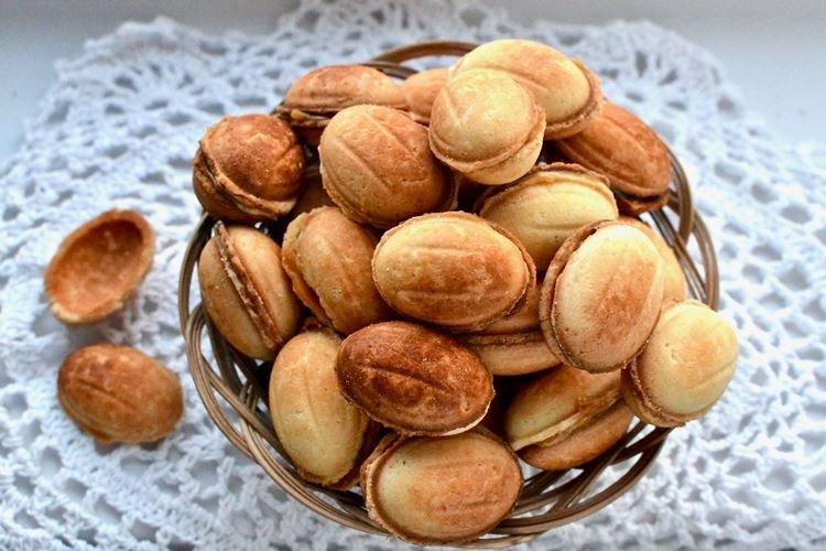 Orechy s kondenzovaným mliekom a kokosom Orechy s kondenzovaným mliekom a kokosom