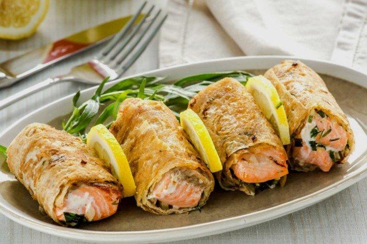 Pečené červené ryby v chlebe pita Pečené červené ryby v chlebe pita