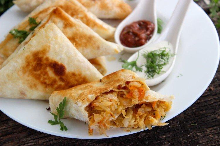 Ryby v chlebe pita s kapustou Ryby v chlebe pita s kapustou