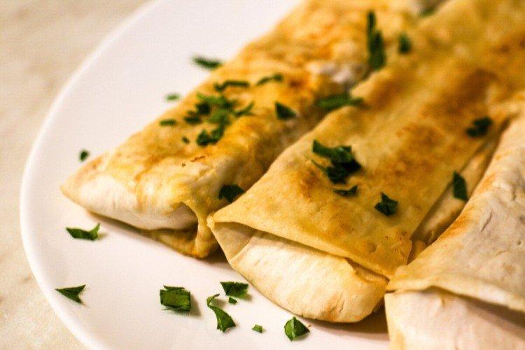 Ryby s bylinkami a hubami v chlebe pita, pečené v rúre Ryby s bylinkami a hubami v chlebe pita, pečené v rúre