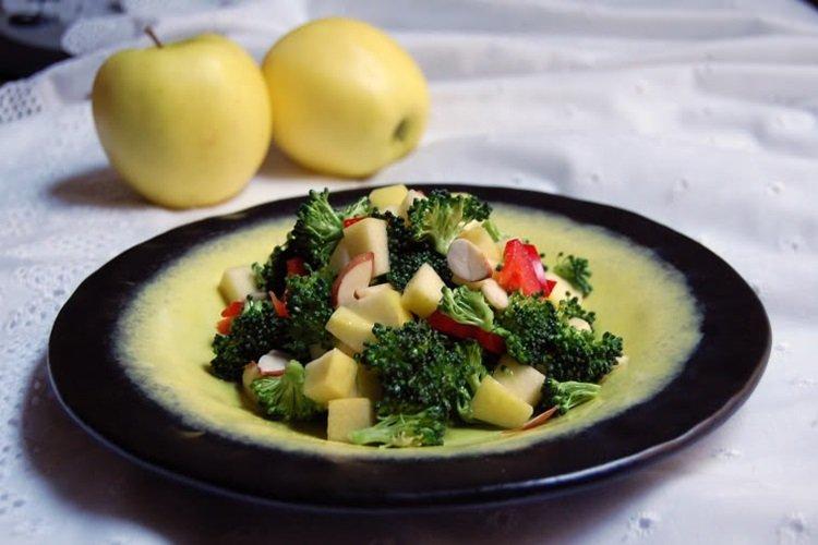 Apple and broccoli salad Apple and broccoli salad
