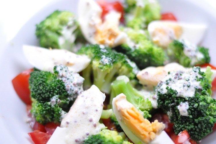 Prince salad with eggs, broccoli and tomatoes Prince salad with eggs, broccoli and tomatoes