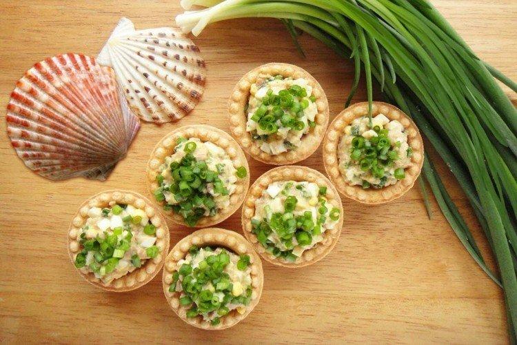 S kyslou uhorkou, bylinkami a majonézou S kyslou uhorkou, bylinkami a majonézou