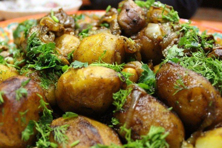 Zemiaky v kotli na uhlí Zemiaky v kotli na uhlí