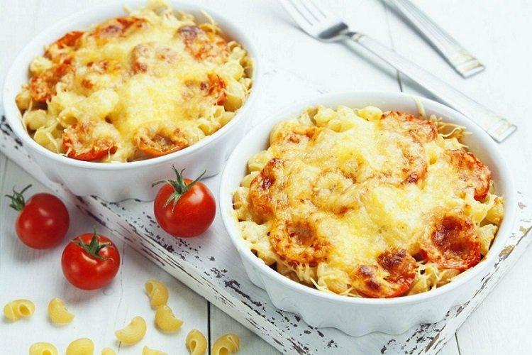 Kastról, syr a paradajky Kastról, syr a paradajky