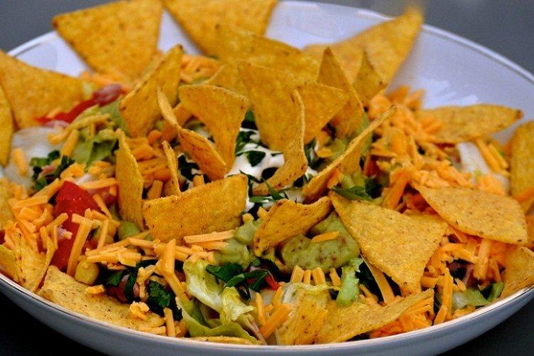 Šalát z kukuričných lupienkov Nachos Šalát z kukuričných lupienkov Nachos