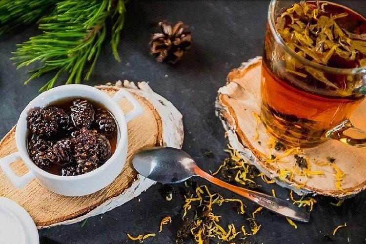 Džem z borovicovej šišky so zázvorom Džem z borovicovej šišky so zázvorom