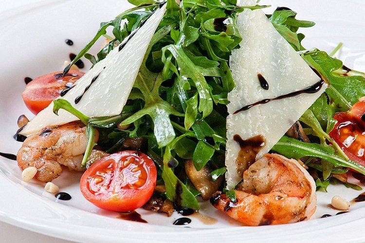 20 salades originales aux crevettes et roquette