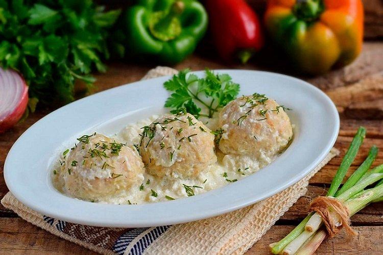 20 grandes recettes de boulettes de viande dans une sauce à la crème sure